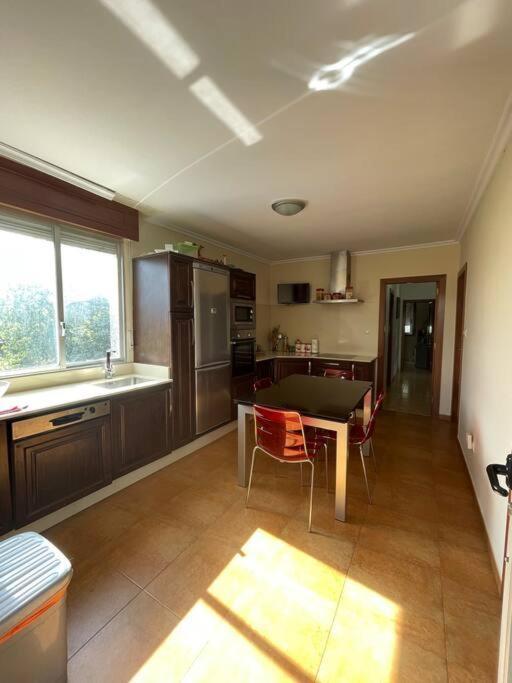 Chalet Casa Con Piscina En Arbo Vigo Luaran gambar