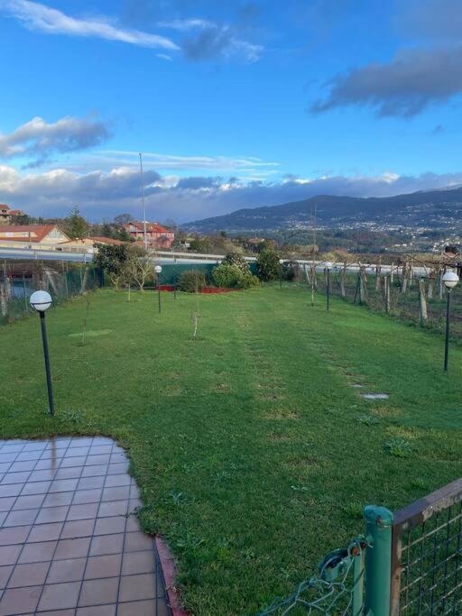 Chalet Casa Con Piscina En Arbo Vigo Luaran gambar