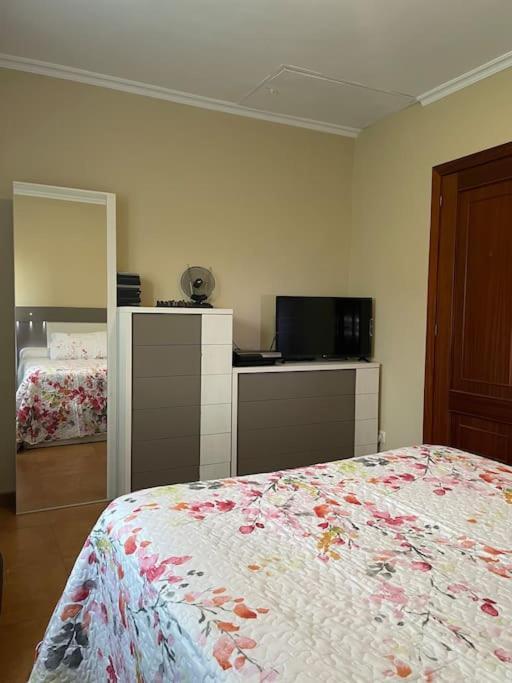 Chalet Casa Con Piscina En Arbo Vigo Luaran gambar