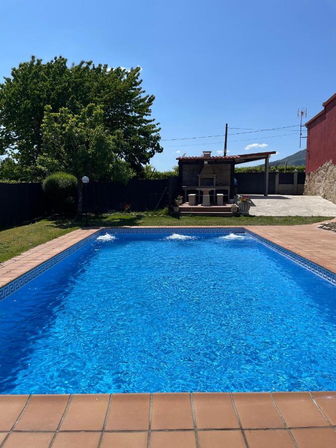 Chalet Casa Con Piscina En Arbo Vigo Luaran gambar