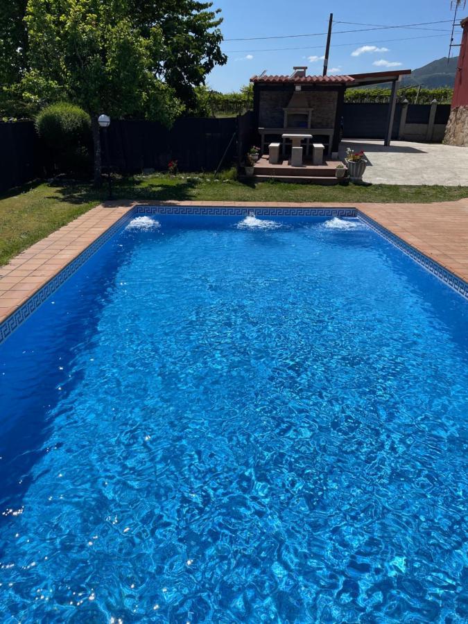 Chalet Casa Con Piscina En Arbo Vigo Luaran gambar
